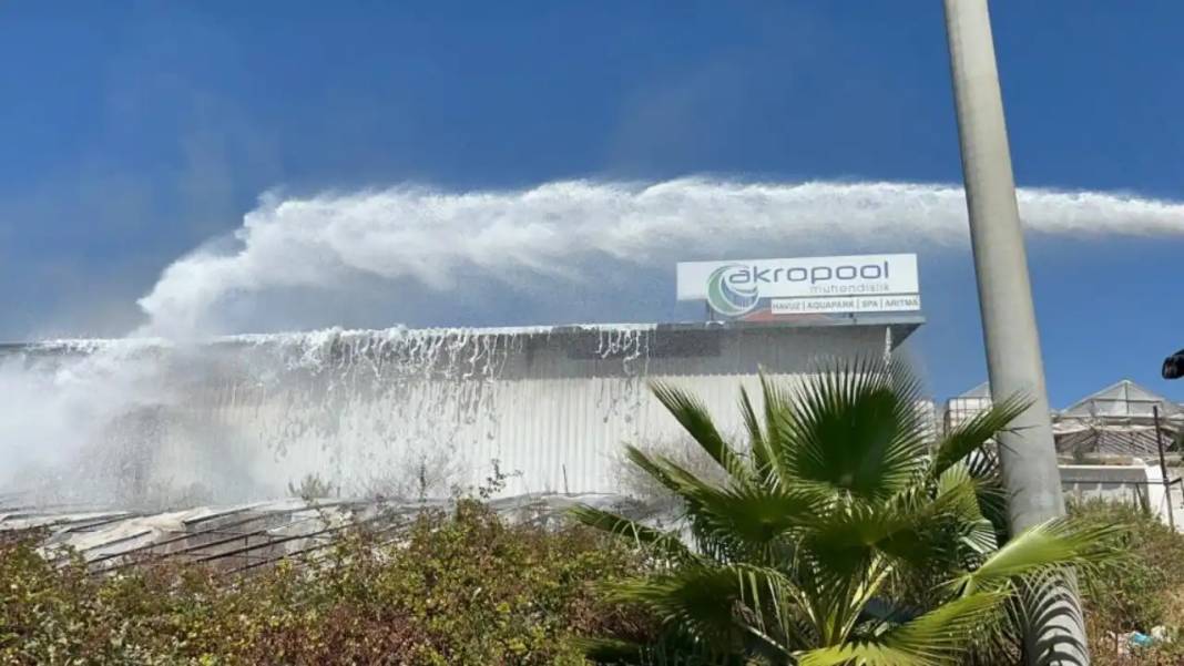 Serada Başlayan Alevler Kimyasal Deposuna Sıçradı 7